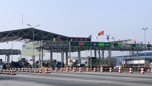Xe không dán thẻ đi vào làn không dừng ETC có thể bị phạt tới 2 triệu