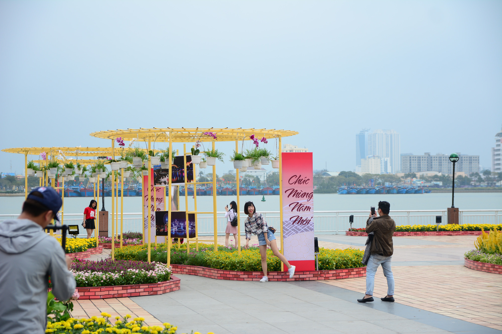 pho dem di bo duong bach dang da nang pho dem di bo duong bach dang da nang