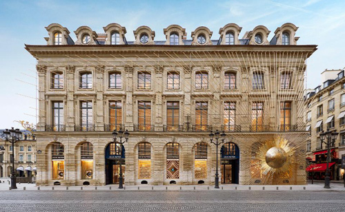 Những ‘cuộc săn mồi’ của ông chủ Louis Vuitton, Dior - Ảnh 2. Những ‘cuộc săn mồi’ của ông chủ Louis Vuitton, Dior - Ảnh 2.