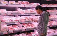 Giá cả thị trường hôm nay 12/11: Giá heo hơi chạm ngưỡng 80.000 đồng/kg, thịt gà, thịt bò được dịp khuyến mãi
