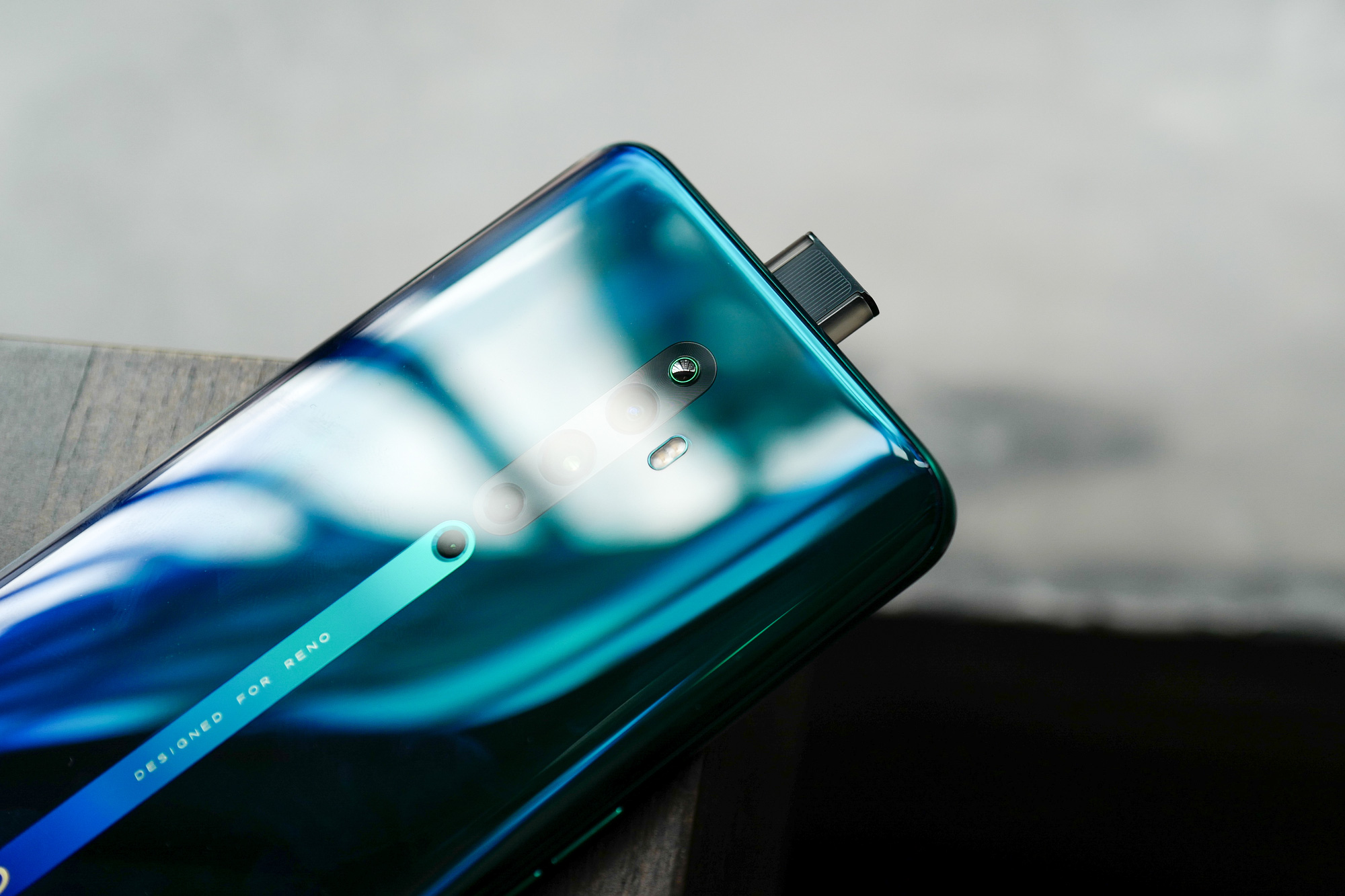 co-gi-hot-trong-cum-4-camera-cua-oppo-reno-2f-2 co-gi-hot-trong-cum-4-camera-cua-oppo-reno-2f-2