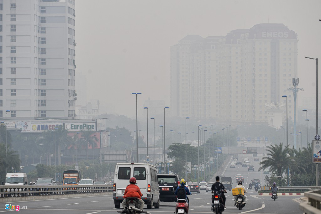 Trời Hà Nội mù mịt, không khí ô nhiễm ở mức có hại cho sức khoẻ - Ảnh 5. Trời Hà Nội mù mịt, không khí ô nhiễm ở mức có hại cho sức khoẻ - Ảnh 5.