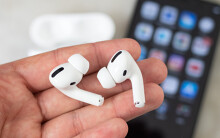 Tai nghe AirPods 2 giảm giá trong khi AirPods Pro 'nhái' tràn lan