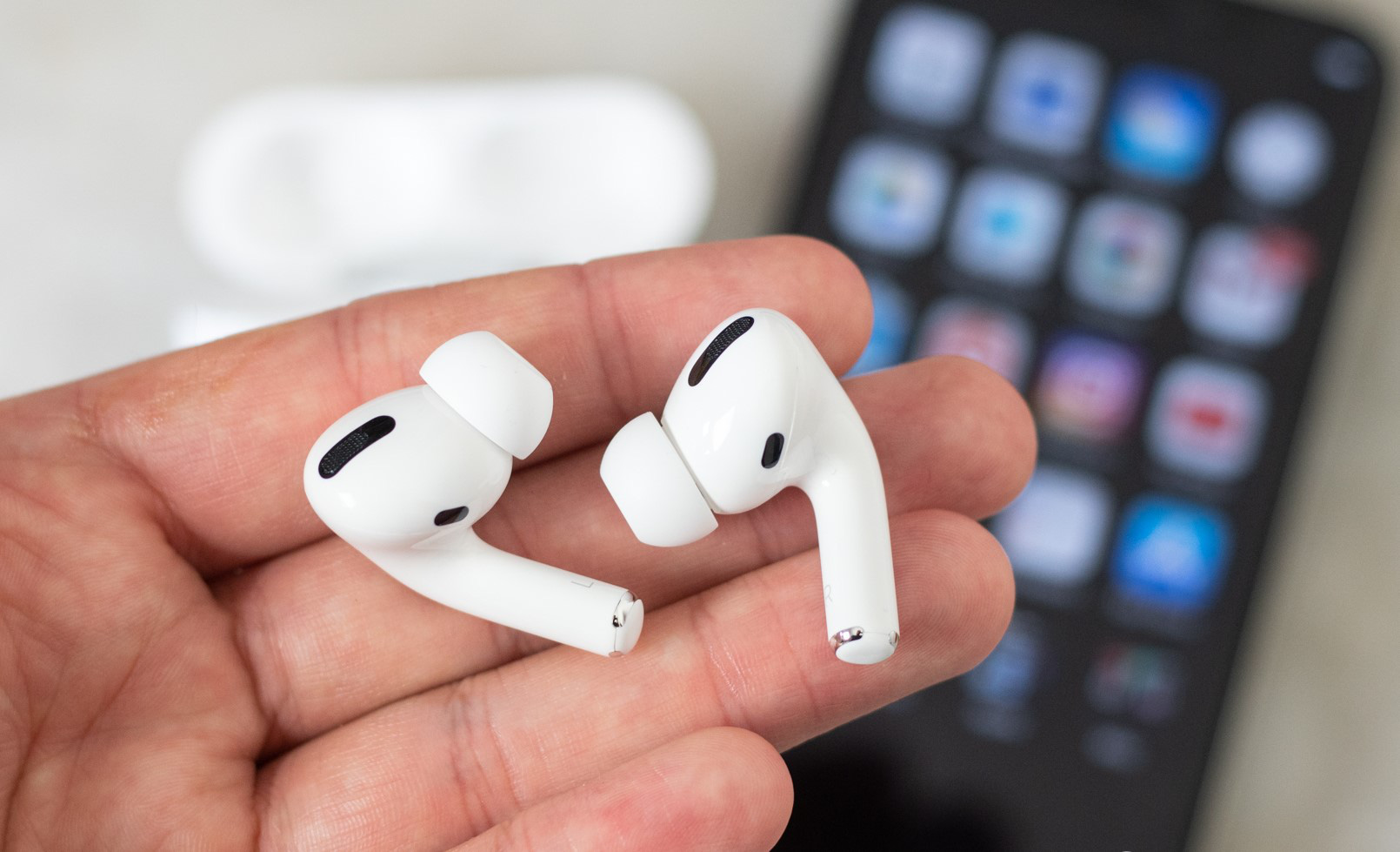 tai-nghe-airpods-2-giam-gia-trong-khi-airpods-pro-nhai-tran-lan tai-nghe-airpods-2-giam-gia-trong-khi-airpods-pro-nhai-tran-lan