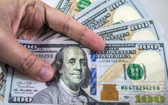 Giá USD hôm nay 4/12: Vàng vọt lên, USD lao dốc