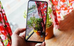 Mua điện thoại thời trang không phải nhìn thích là được