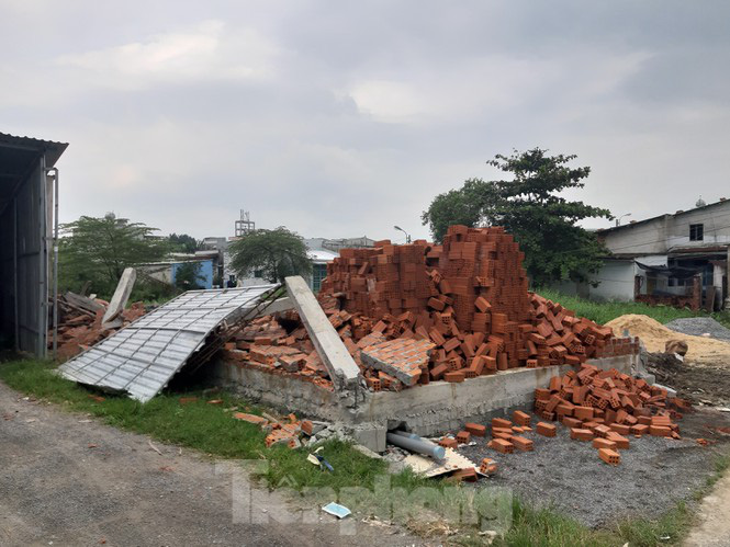 'Chiêu thức' mới xây nhà trái phép trên vùng dự án ga đường sắt Đà Nẵng - Ảnh 1. 'Chiêu thức' mới xây nhà trái phép trên vùng dự án ga đường sắt Đà Nẵng - Ảnh 1.