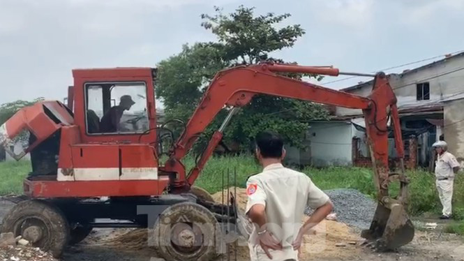'Chiêu thức' mới xây nhà trái phép trên vùng dự án ga đường sắt Đà Nẵng - Ảnh 2. 'Chiêu thức' mới xây nhà trái phép trên vùng dự án ga đường sắt Đà Nẵng - Ảnh 2.
