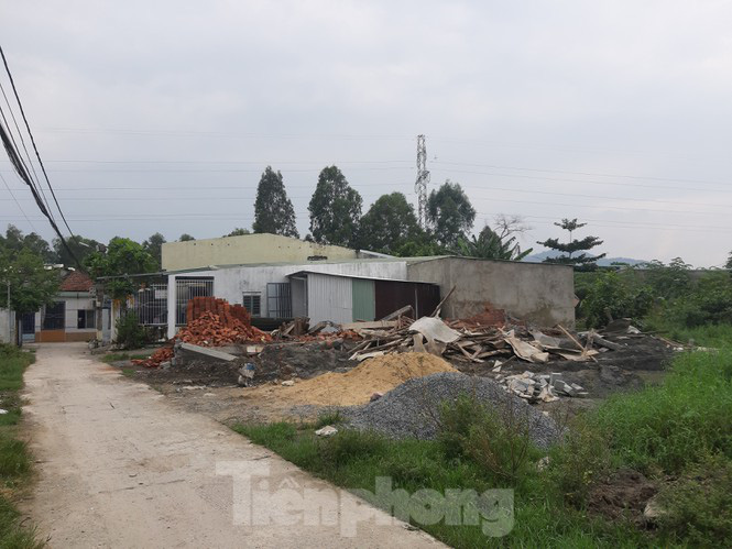 'Chiêu thức' mới xây nhà trái phép trên vùng dự án ga đường sắt Đà Nẵng - Ảnh 3. 'Chiêu thức' mới xây nhà trái phép trên vùng dự án ga đường sắt Đà Nẵng - Ảnh 3.