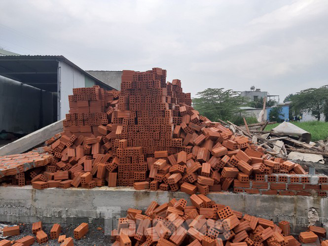 'Chiêu thức' mới xây nhà trái phép trên vùng dự án ga đường sắt Đà Nẵng - Ảnh 5. 'Chiêu thức' mới xây nhà trái phép trên vùng dự án ga đường sắt Đà Nẵng - Ảnh 5.