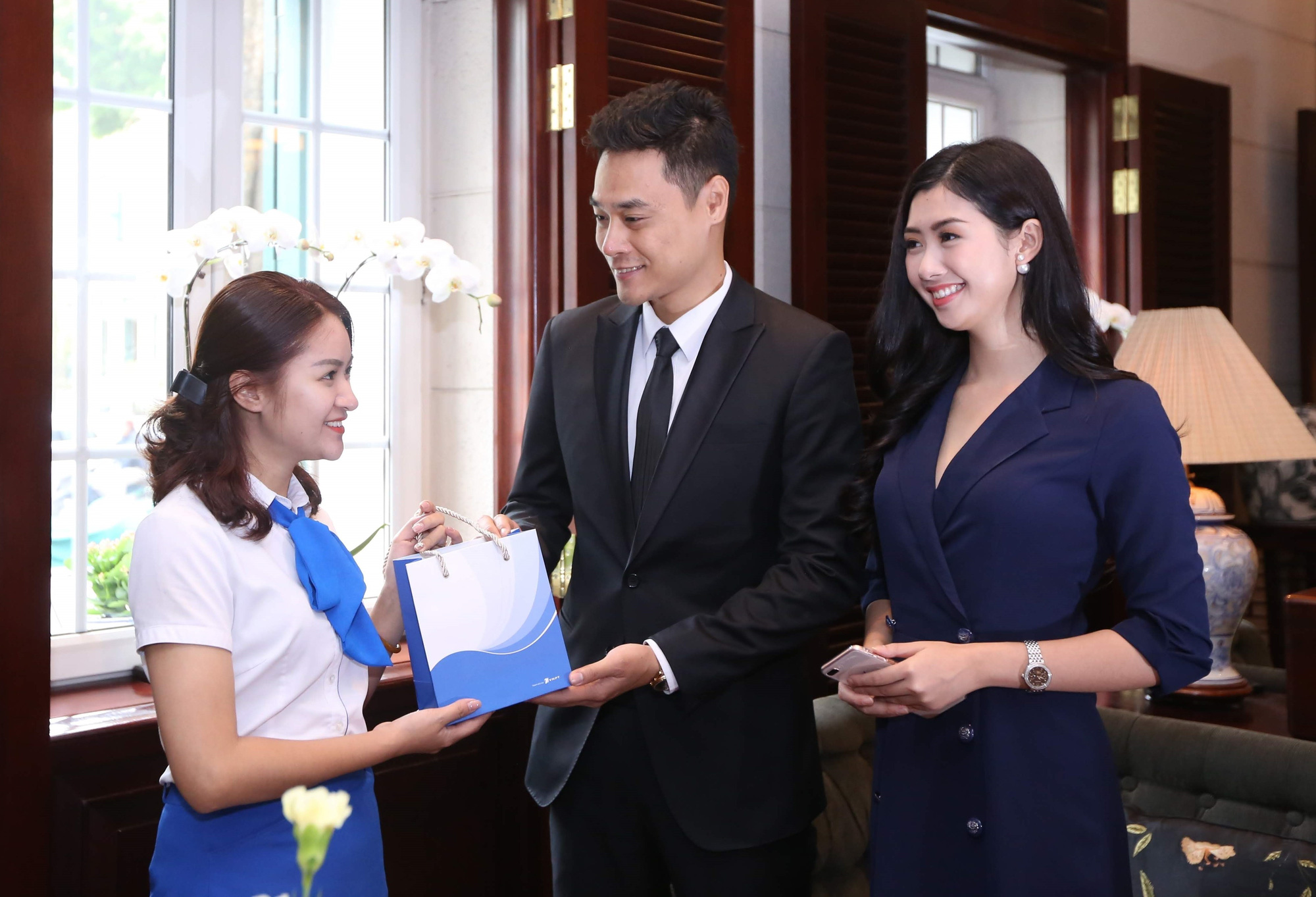 khach-hang-vip-dang-duoc-nha-mang-cham-soc-ki-den-muc-nao-1 khach-hang-vip-dang-duoc-nha-mang-cham-soc-ki-den-muc-nao-1