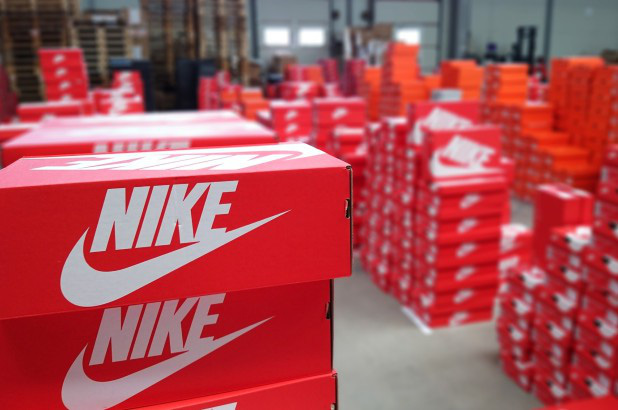 Nike ngừng bán hàng trên Amazon - Ảnh 1. Nike ngừng bán hàng trên Amazon - Ảnh 1.