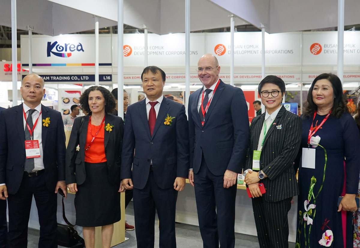 Tân Hiệp Phát tham gia gian hàng Thương hiệu quốc gia Việt Nam tại triển lãm Vietnam Foodexpo 2019 - Ảnh 2. Tân Hiệp Phát tham gia gian hàng Thương hiệu quốc gia Việt Nam tại triển lãm Vietnam Foodexpo 2019 - Ảnh 2.