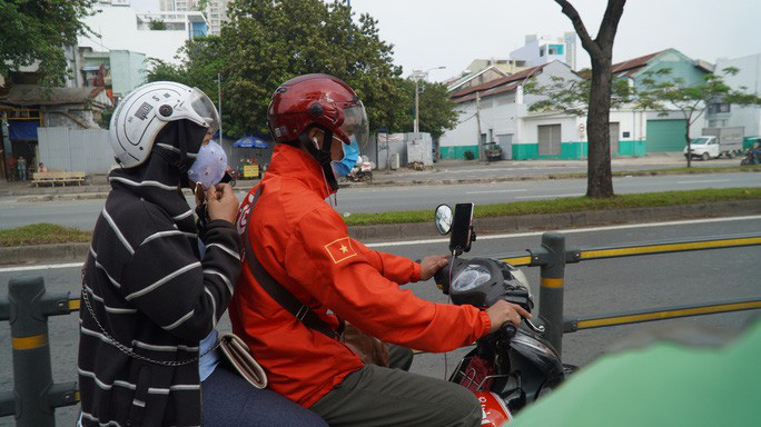 TP HCM: Toàn bộ trạm đo mức ô nhiễm không khí hiện màu nguy hiểm - Ảnh 4. TP HCM: Toàn bộ trạm đo mức ô nhiễm không khí hiện màu nguy hiểm - Ảnh 4.