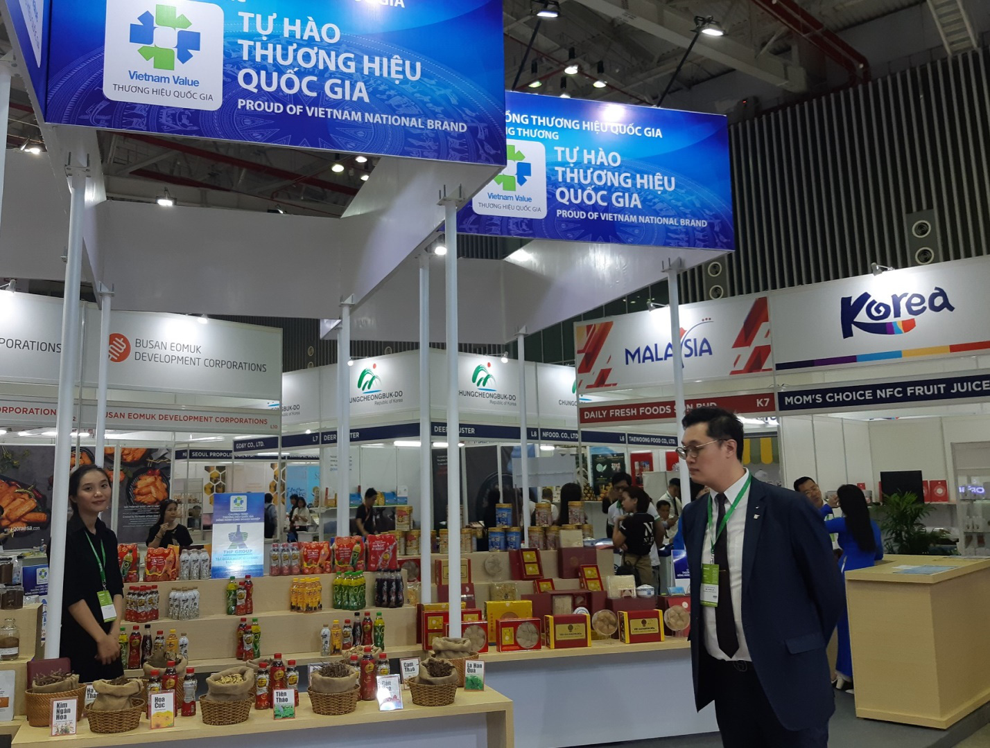Tân Hiệp Phát tham gia gian hàng Thương hiệu quốc gia Việt Nam tại triển lãm Vietnam Foodexpo 2019 - Ảnh 3. Tân Hiệp Phát tham gia gian hàng Thương hiệu quốc gia Việt Nam tại triển lãm Vietnam Foodexpo 2019 - Ảnh 3.