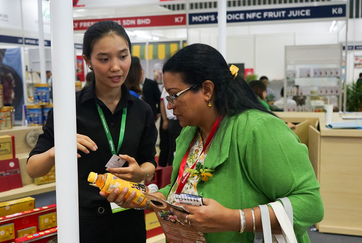 Tân Hiệp Phát tham gia gian hàng Thương hiệu quốc gia Việt Nam tại triển lãm Vietnam Foodexpo 2019 - Ảnh 4. Tân Hiệp Phát tham gia gian hàng Thương hiệu quốc gia Việt Nam tại triển lãm Vietnam Foodexpo 2019 - Ảnh 4.