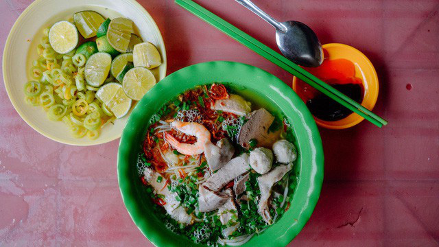 Thuong thuc 5 kieu hu tieu am ap ngay mat troi o TP.HCM hinh anh 6 