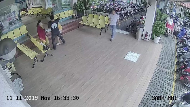 Tài xế beCar bị tố đánh nữ khách hàng trong bệnh viện tại TP HCM - Ảnh 1. Tài xế beCar bị tố đánh nữ khách hàng trong bệnh viện tại TP HCM - Ảnh 1.