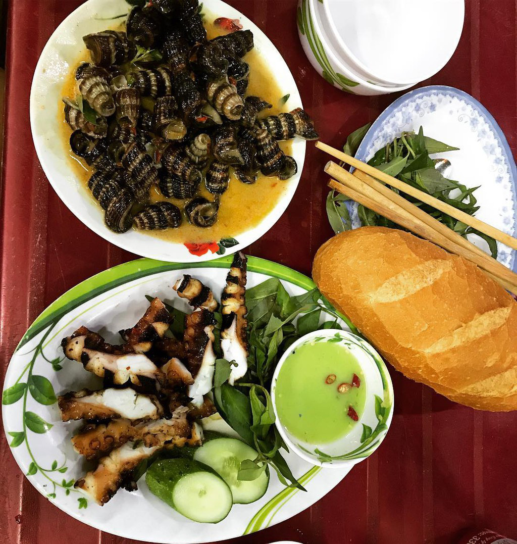Nhung quan muc va bach tuoc nuong an la ghien o TP.HCM hinh anh 1 
