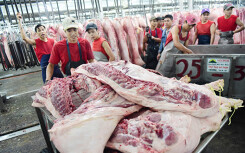 Giá thịt heo có nơi đến 280.000 đồng/kg, Bộ Công Thương yêu cầu chặn heo lậu vào chợ