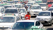 ĐBQH chất vấn 'Bộ GTVT ưu ái taxi công nghệ', Thủ tướng trả lời thế nào?