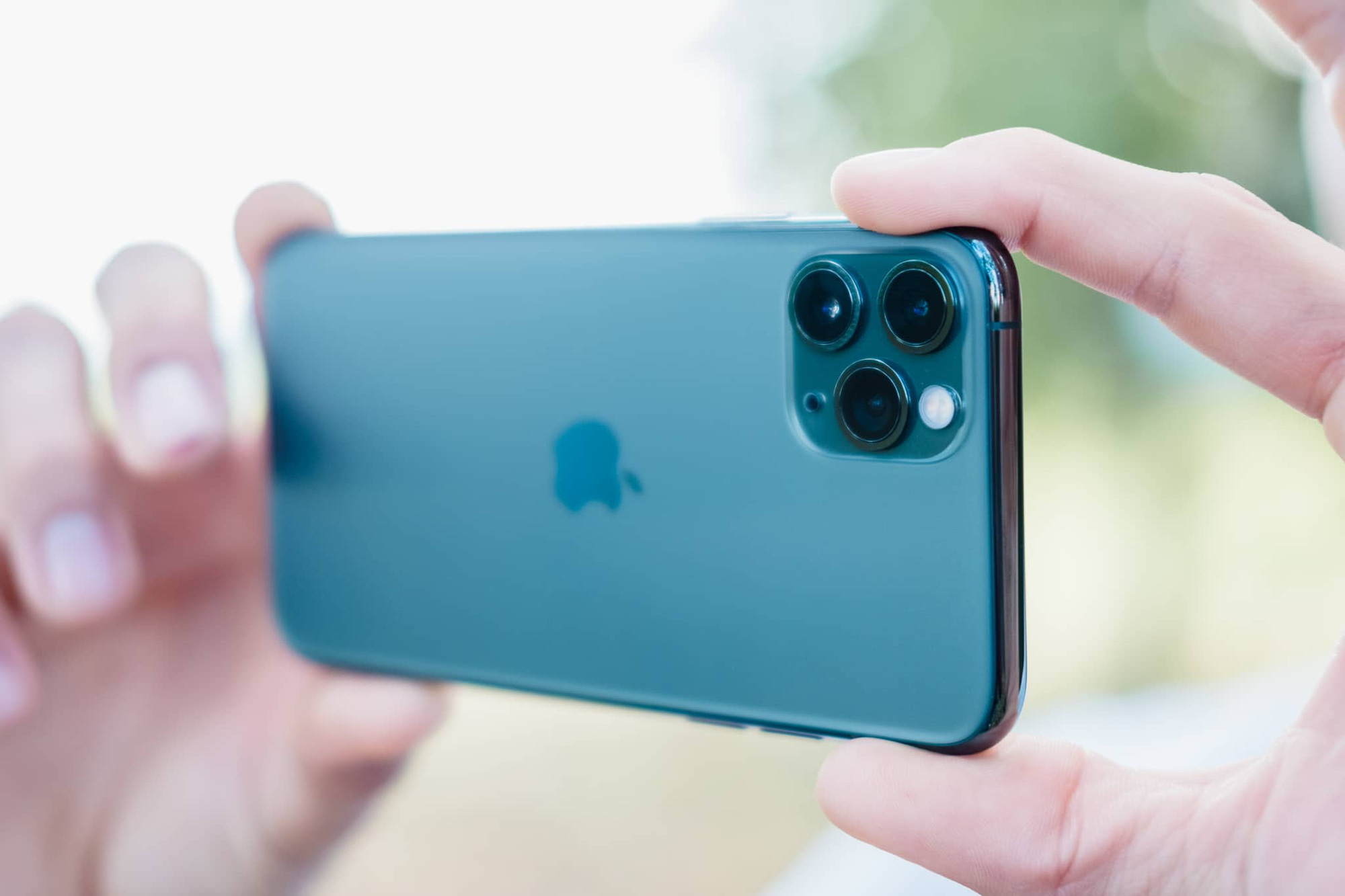 iPhone-11-pro-vs-leica-1 iPhone-11-pro-vs-leica-1