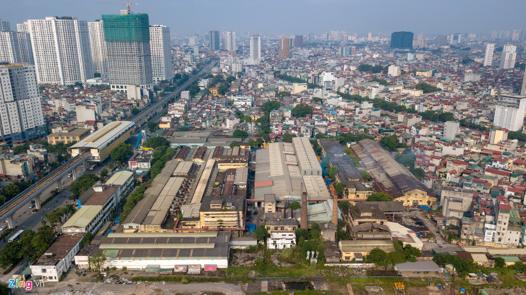 Hàng loạt nhà máy ô nhiễm trong lòng thành phố Hà Nội - Ảnh 1. Hàng loạt nhà máy ô nhiễm trong lòng thành phố Hà Nội - Ảnh 1.