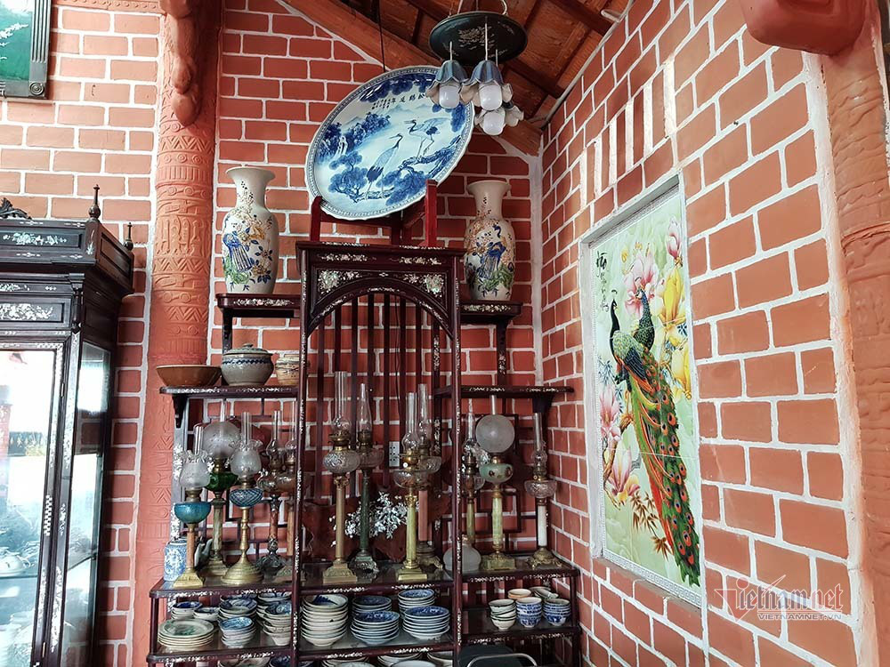 Biệt phủ bằng gốm đỏ có 1 không 2 Việt Nam của đại gia miền Tây - Ảnh 8. Biệt phủ bằng gốm đỏ có 1 không 2 Việt Nam của đại gia miền Tây - Ảnh 8.