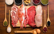 Giá cả thị trường hôm nay 20/11: Big C, VinMart có nhiều hải sản giá tốt, Masan tiếp tục giảm mạnh thịt heo