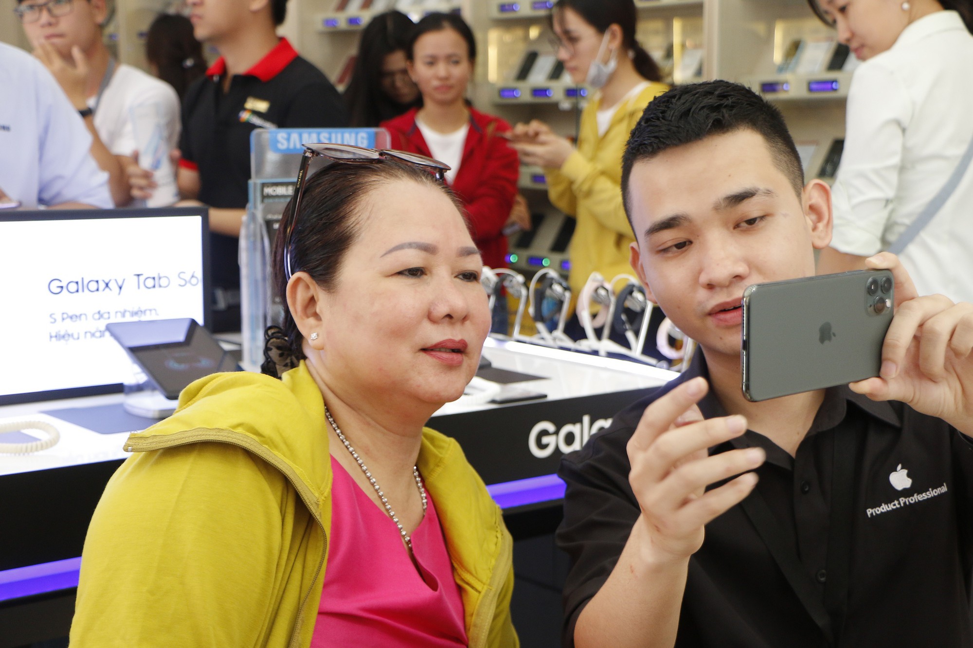 gia-iphone-11-2-sim-rut-ngan-so-voi-hang-chinh-hang-1 gia-iphone-11-2-sim-rut-ngan-so-voi-hang-chinh-hang-1