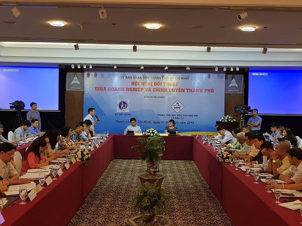 Doanh nghiệp địa ốc TP HCM 'than' mất cơ hội vì vướng thủ tục hành chính - Ảnh 1. Doanh nghiệp địa ốc TP HCM 'than' mất cơ hội vì vướng thủ tục hành chính - Ảnh 1.