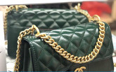 Thêm một cơ sở cắt mác Trung Quốc, dán nhãn Chanel và Gucci