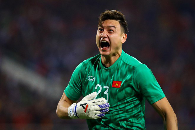 HLV Park Hang-seo và Văn Lâm nhận thưởng hàng trăm triệu đồng - Ảnh 1. HLV Park Hang-seo và Văn Lâm nhận thưởng hàng trăm triệu đồng - Ảnh 1.