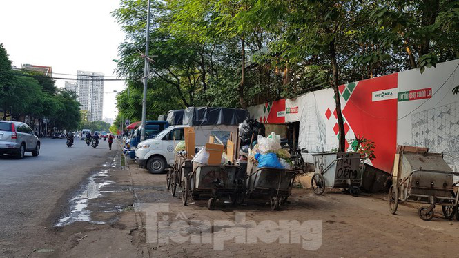 Cử tri đề nghị xử lí dự án chợ Xuân La 'ôm đất' 9 năm muốn chỉnh qui hoạch - Ảnh 3. Cử tri đề nghị xử lí dự án chợ Xuân La 'ôm đất' 9 năm muốn chỉnh qui hoạch - Ảnh 3.