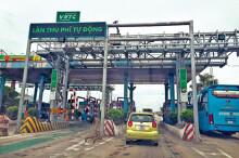 Xử phạt xe không dán thẻ đi vào làn thu phí không dừng: Quyết định gây tranh cãi