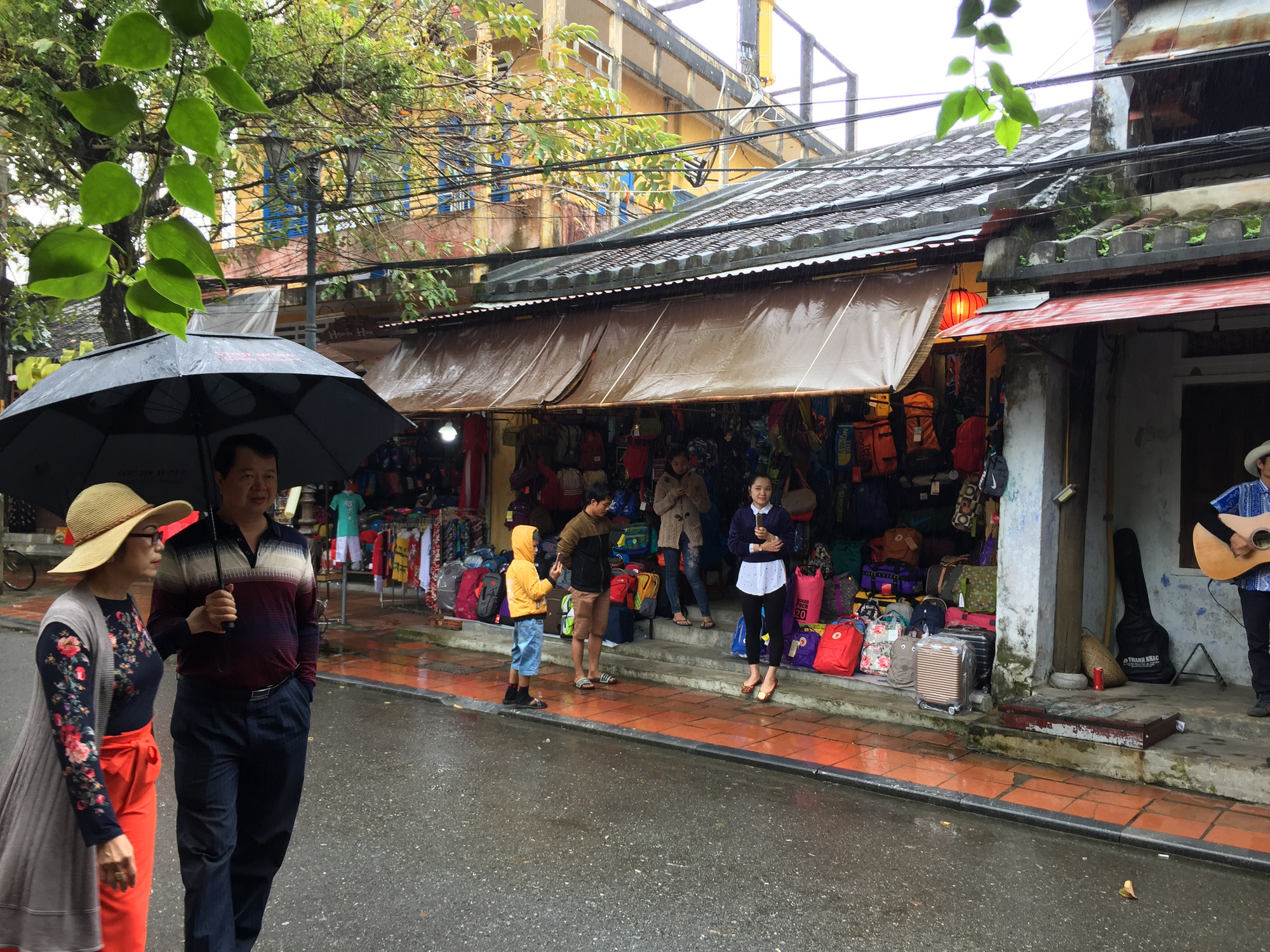 khach du lich tham quan pho co hoi an khach du lich tham quan pho co hoi an
