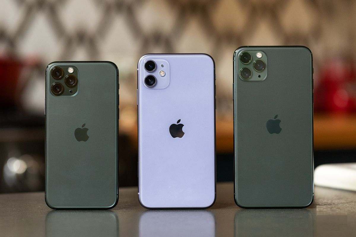 Hang-iPhone-like-new-giam-gia-tao-nen-su-canh-tranh-manh-cho-thi-truong-cuoi-nam 1 Hang-iPhone-like-new-giam-gia-tao-nen-su-canh-tranh-manh-cho-thi-truong-cuoi-nam 1