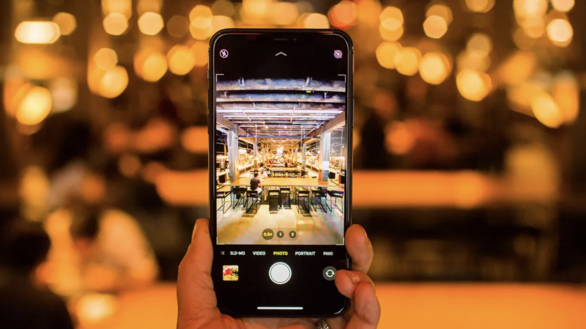 Hang-iPhone-like-new-giam-gia-tao-nen-su-canh-tranh-manh-cho-thi-truong-cuoi-nam 2 Hang-iPhone-like-new-giam-gia-tao-nen-su-canh-tranh-manh-cho-thi-truong-cuoi-nam 2