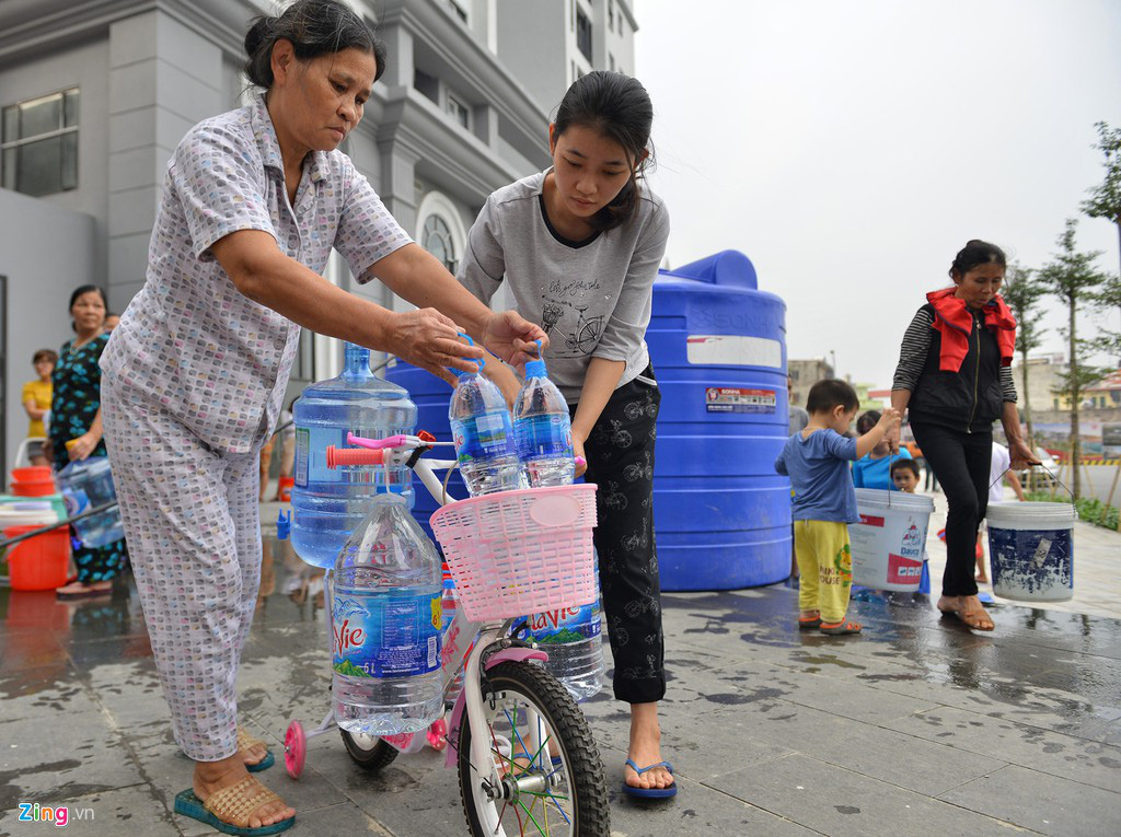 Cư dân Hateco lại rồng rắn đi xách nước lên tầng cao - Ảnh 12. Cư dân Hateco lại rồng rắn đi xách nước lên tầng cao - Ảnh 12.