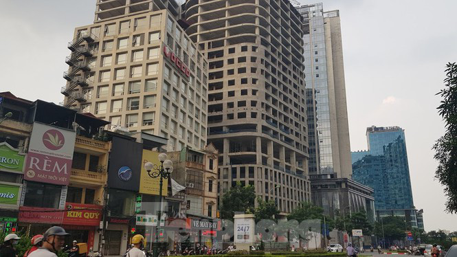 Cận cảnh tuyến đường 2km cao ốc bủa vây bị thanh tra về qui hoạch - Ảnh 5.