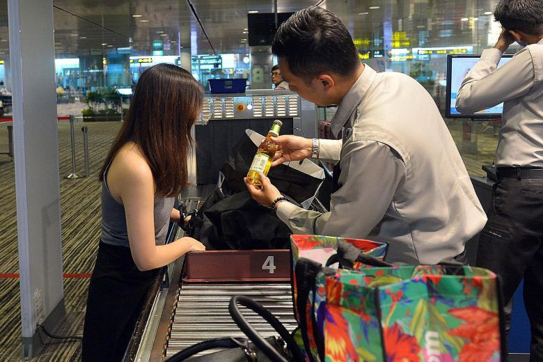 Mang nhiều tiền, vàng và các qui định xuất nhập cảnh ở sân bay - Ảnh 7. Mang nhiều tiền, vàng và các qui định xuất nhập cảnh ở sân bay - Ảnh 7.