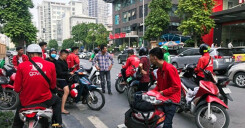 Hà Nội: Hàng trăm tài xế tắt ứng dụng, đình công ở trụ sở GoViet