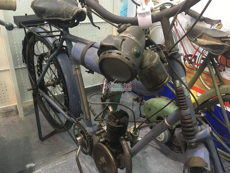 Xe đạp cổ 109 năm tuổi hàng hiếm giá hơn 200 triệu ở Hà Nội - Ảnh 1. Xe đạp cổ 109 năm tuổi hàng hiếm giá hơn 200 triệu ở Hà Nội - Ảnh 1.
