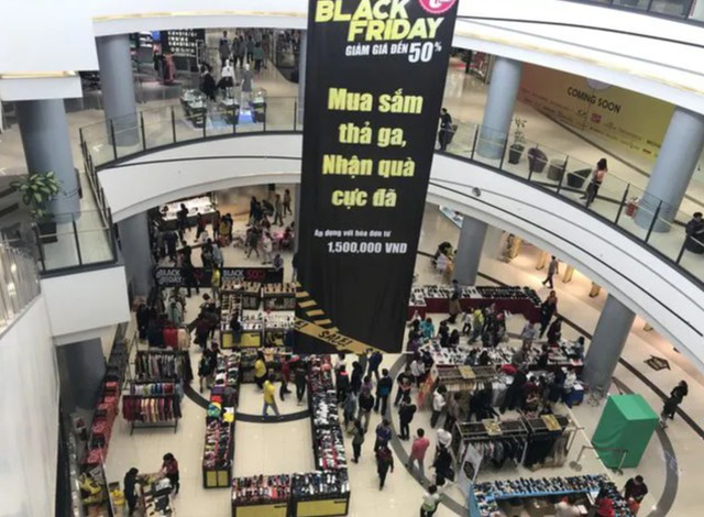 Dân buôn tiết lộ chiêu trò xé mác, đẩy giá trong ngày đại hạ giá Black Friday - Ảnh 1. Dân buôn tiết lộ chiêu trò xé mác, đẩy giá trong ngày đại hạ giá Black Friday - Ảnh 1.