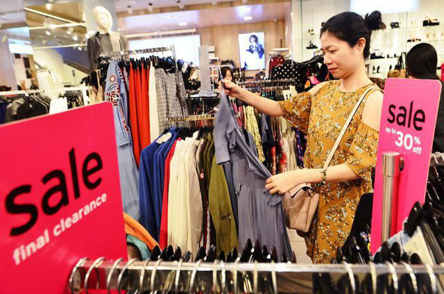 Dân buôn tiết lộ chiêu trò xé mác, đẩy giá trong ngày đại hạ giá Black Friday - Ảnh 2. Dân buôn tiết lộ chiêu trò xé mác, đẩy giá trong ngày đại hạ giá Black Friday - Ảnh 2.