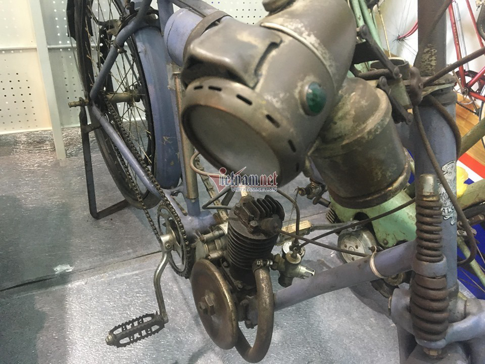 Xe đạp cổ 109 năm tuổi hàng hiếm giá hơn 200 triệu ở Hà Nội - Ảnh 4. Xe đạp cổ 109 năm tuổi hàng hiếm giá hơn 200 triệu ở Hà Nội - Ảnh 4.
