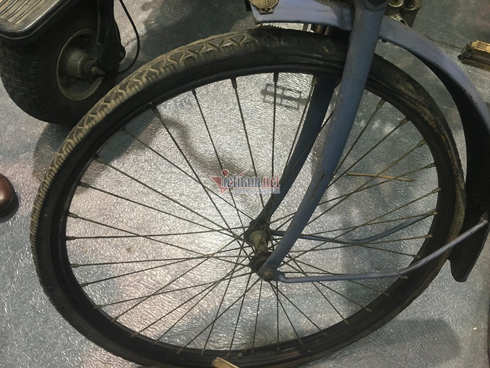 Xe đạp cổ 109 năm tuổi hàng hiếm giá hơn 200 triệu ở Hà Nội - Ảnh 5. Xe đạp cổ 109 năm tuổi hàng hiếm giá hơn 200 triệu ở Hà Nội - Ảnh 5.