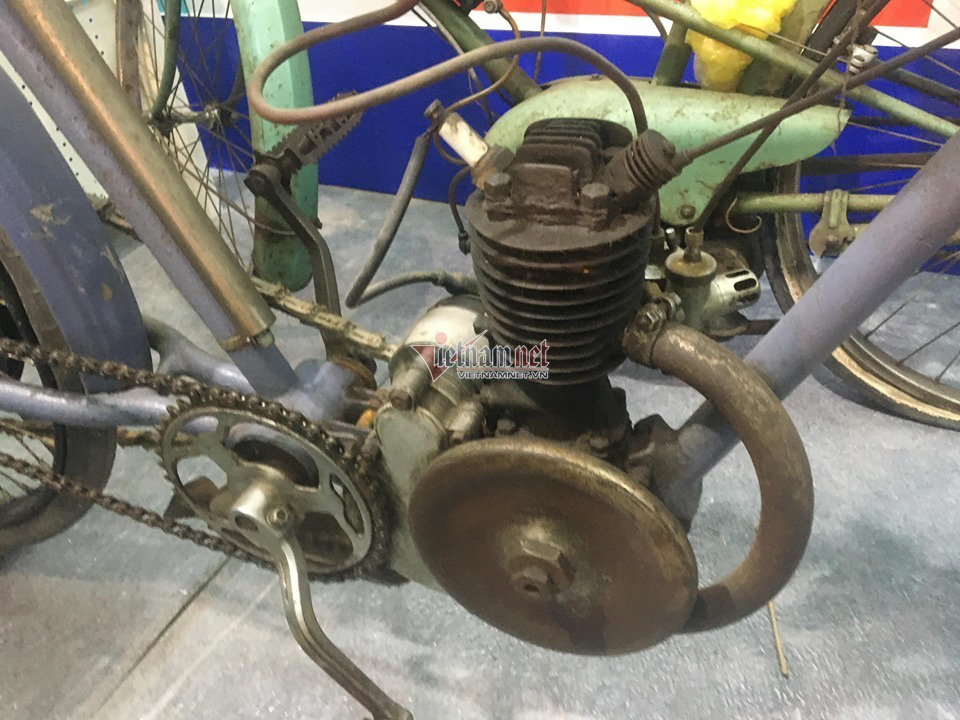 Xe đạp cổ 109 năm tuổi hàng hiếm giá hơn 200 triệu ở Hà Nội - Ảnh 6. Xe đạp cổ 109 năm tuổi hàng hiếm giá hơn 200 triệu ở Hà Nội - Ảnh 6.