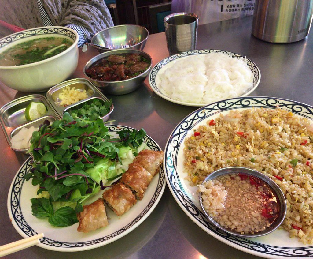 Nhung nha hang mon Viet noi tieng tai Han Quoc hinh anh 19 