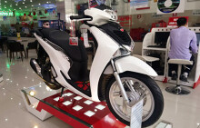 Cục Bảo vệ người tiêu dùng 'bất lực' với xe máy Honda loạn giá